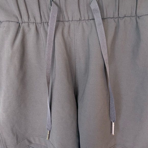 Lululemon Tracker Shorts Black 4 - Picture 2 of 6